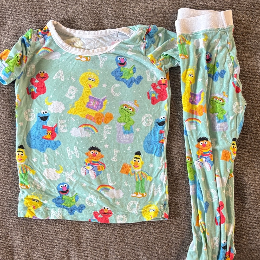 Little sleepies sesame st 12-18